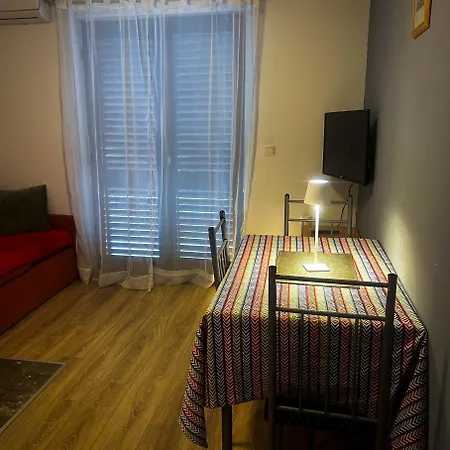 Aryan 홈스테이 *