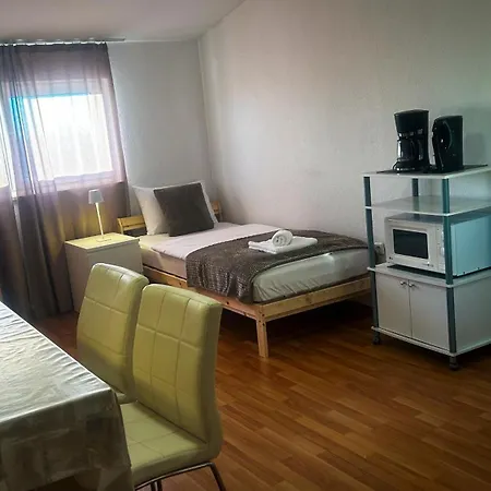 Aryan 홈스테이 *