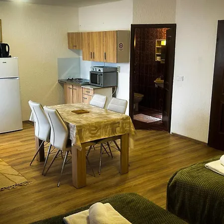 Aryan 홈스테이 *