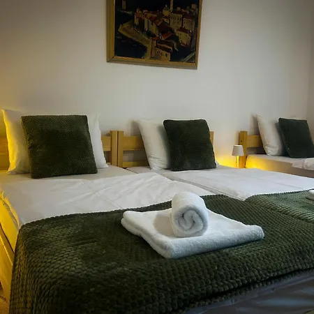 Aryan Ostanak kod kuće *