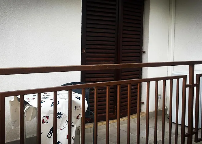 Aryan Ostanak kod kuće *